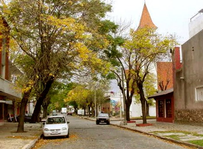 a.uy_20201208_frechero_futbol_y_adoquines