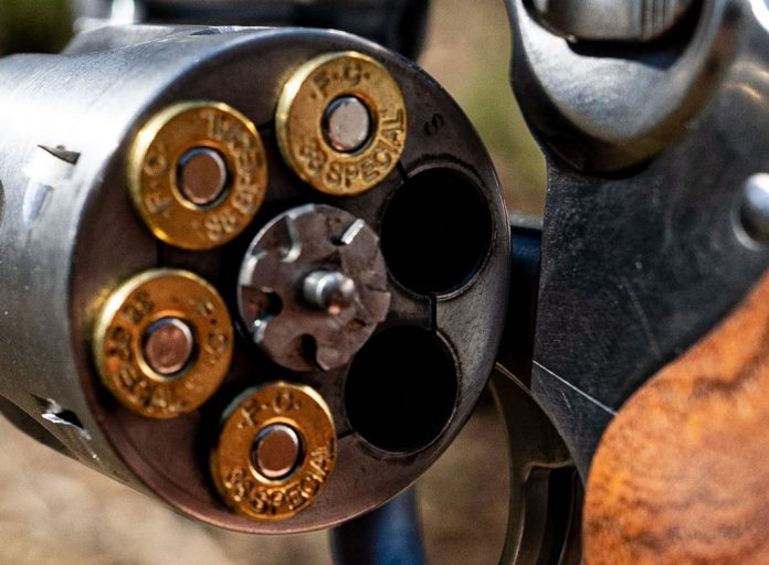a.uy_2022_08_revolver